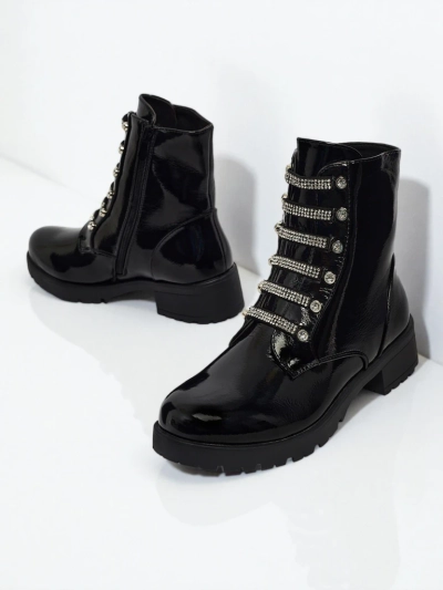 Lakiniai moteriški aulinukai suvarstomi Fjorra