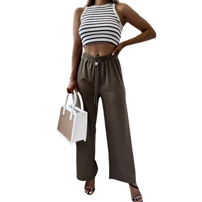 Зеленые женские широкие ребристые брюки - Одежда