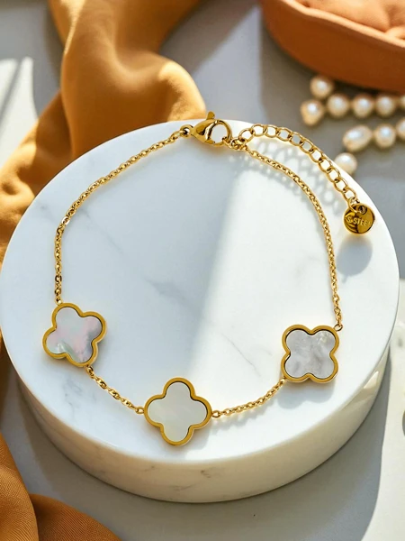 Callisto Nero apyrankė su gėlių motyvu