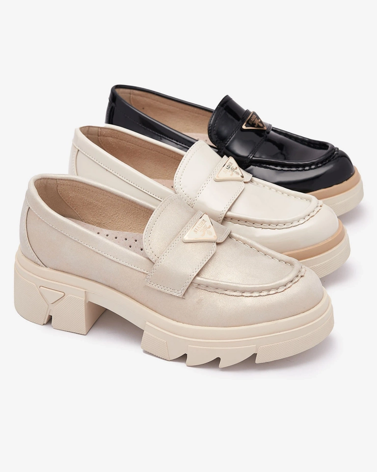 Lakuoti juodi moteriški mokasinai su dekoru Sarix - Avalynė