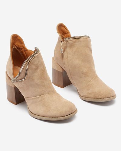 Светло-коричневые женские утепленные сапоги на каблуке Mukis