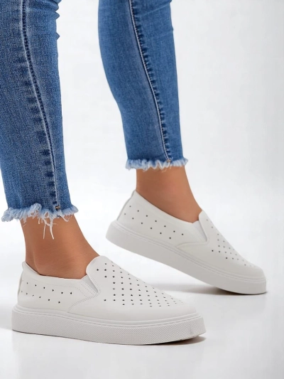 Royalfashion moteriški perforuoti klumpės Emayla