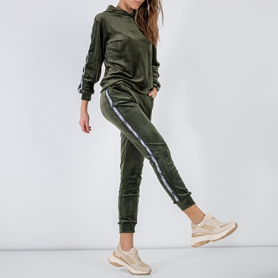 Женский зеленый спортивный костюм с надписями - Одежда