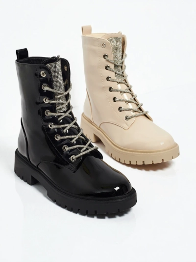 Lakiniai moteriški aulinukai suvarstomi Fjorra