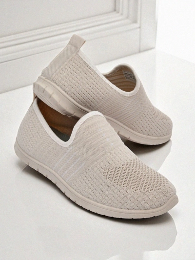 Beżowe damskie slip-ony Callista – lekkie buty tkaninowe na płaskiej podeszwie