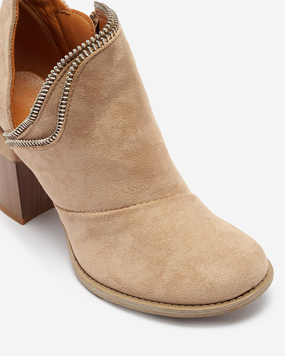 Светло-коричневые женские утепленные сапоги на каблуке Mukis