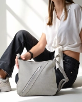 Šviesiai pilka || szary