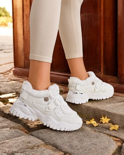 Женские кроссовки со шнурками и мехом Royalfashion Poriomo