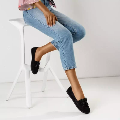 OUTLET Juodos moteriškos ažūrinės šlepetės su lanku Azaria - Avalynė