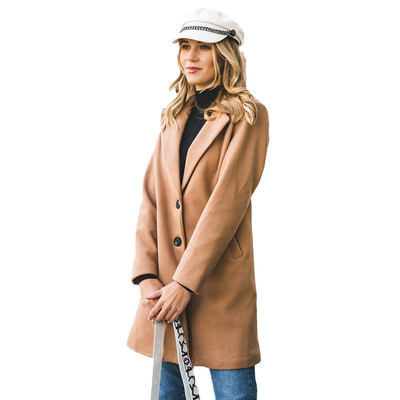 Женское пальто длиной до колен светло-коричневого цвета- Одежда