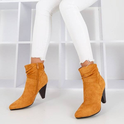 OUTLET Brązowe botki na trójkątnym obcasie Lika  - Obuwie