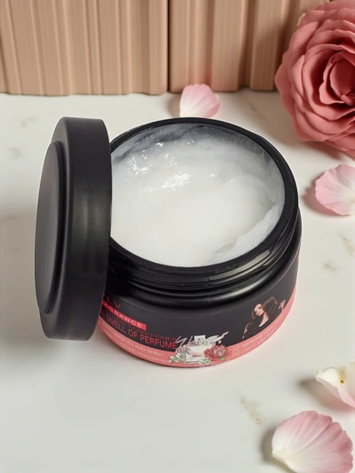 Glotninantis parfumuotas plaukų kondicionierius