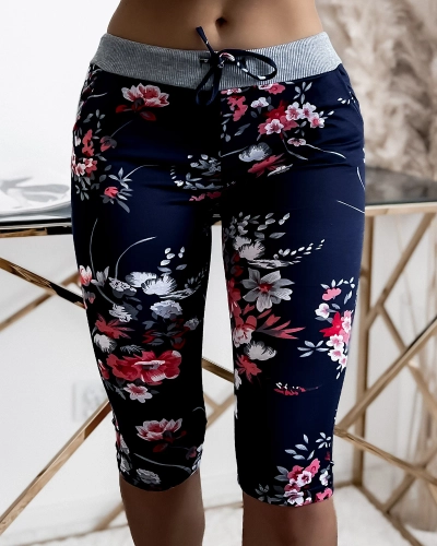 Royalfashion Темно-синие женские шорты 3/4 с красными цветами PLUS SIZE