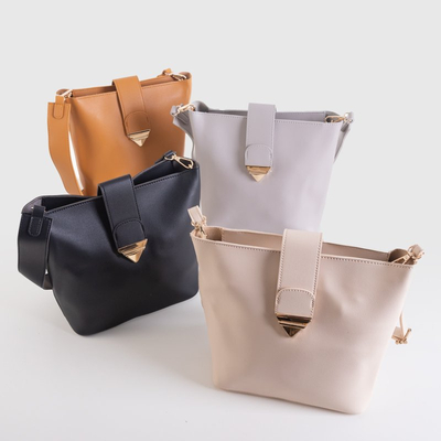 Женская сумка черного цвета