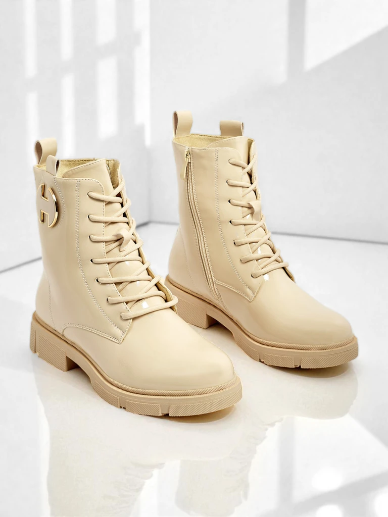 Lakiniai moteriški aulinukai su raišteliais Kalen