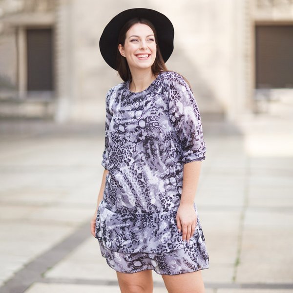 Violetinė moteriška suknelė su reljefu - Drabužiai