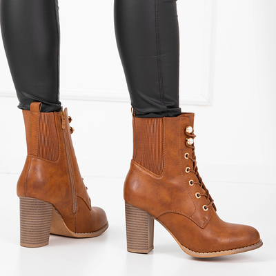 Коричневые женские ботинки на каблуках Elsita