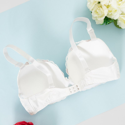 Paminkštinta liemenėlė su nėrinių nėriniais - Apatinis trikotažas