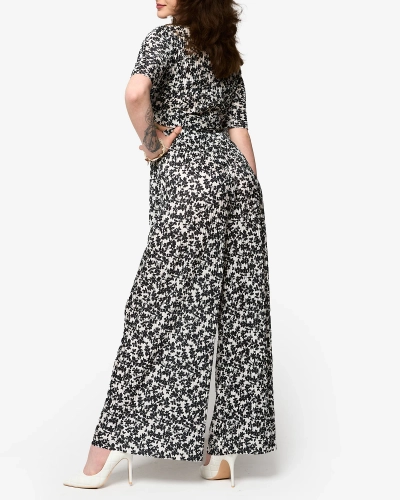 Белый женский плиссированный комплект с черными цветами - Одежда