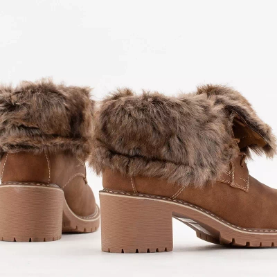 OUTLET Коричневые женские ботинки на шнуровке на невысокой стойке Калера - Обувь