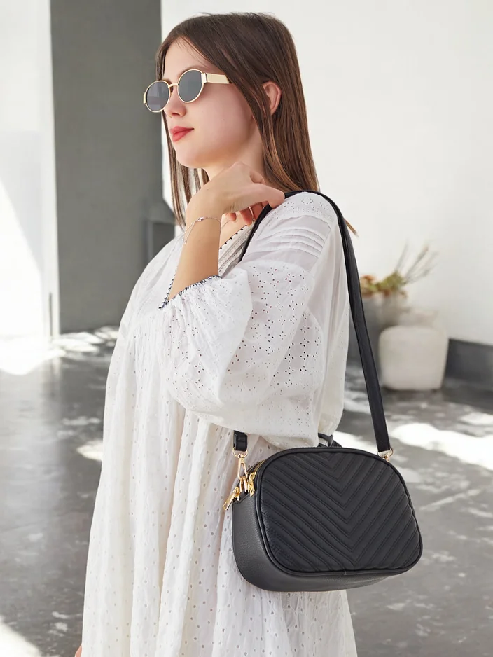 Коричневая овальная маленькая женская сумка из экокожи