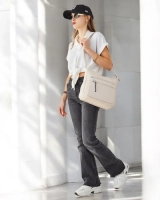 Šviesiai smėlio spalvos || smėlio spalvos