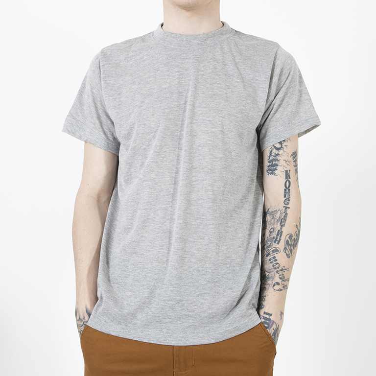 Светло-серая мужская футболка