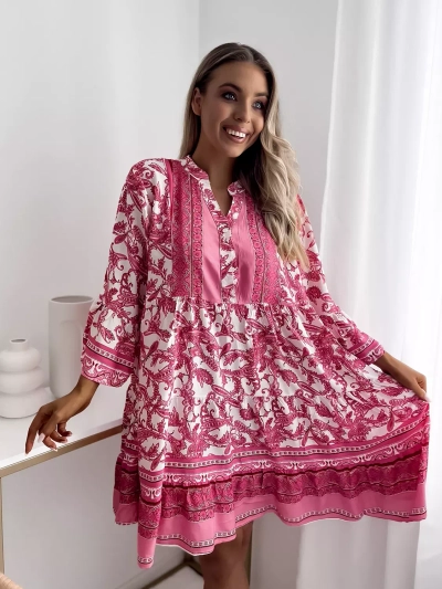 Raštuota balta ir rožinė moteriška trumpa suknelė- Apranga