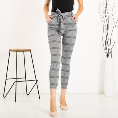 Серые женские брюки в клеточку