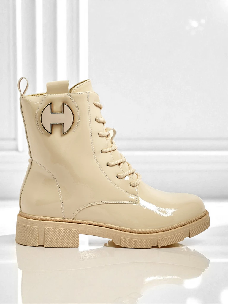 Lakiniai moteriški aulinukai su raišteliais Kalen