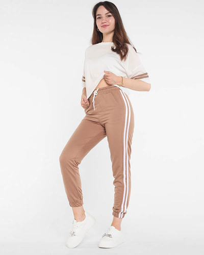 Коричнево-белый спортивный костюм с лампасами