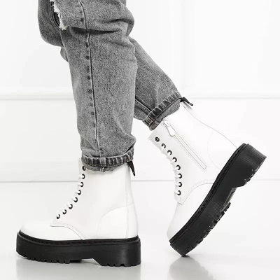 OUTLET Balti darbiniai batai ant masyvaus Lesya pado - Avalynė