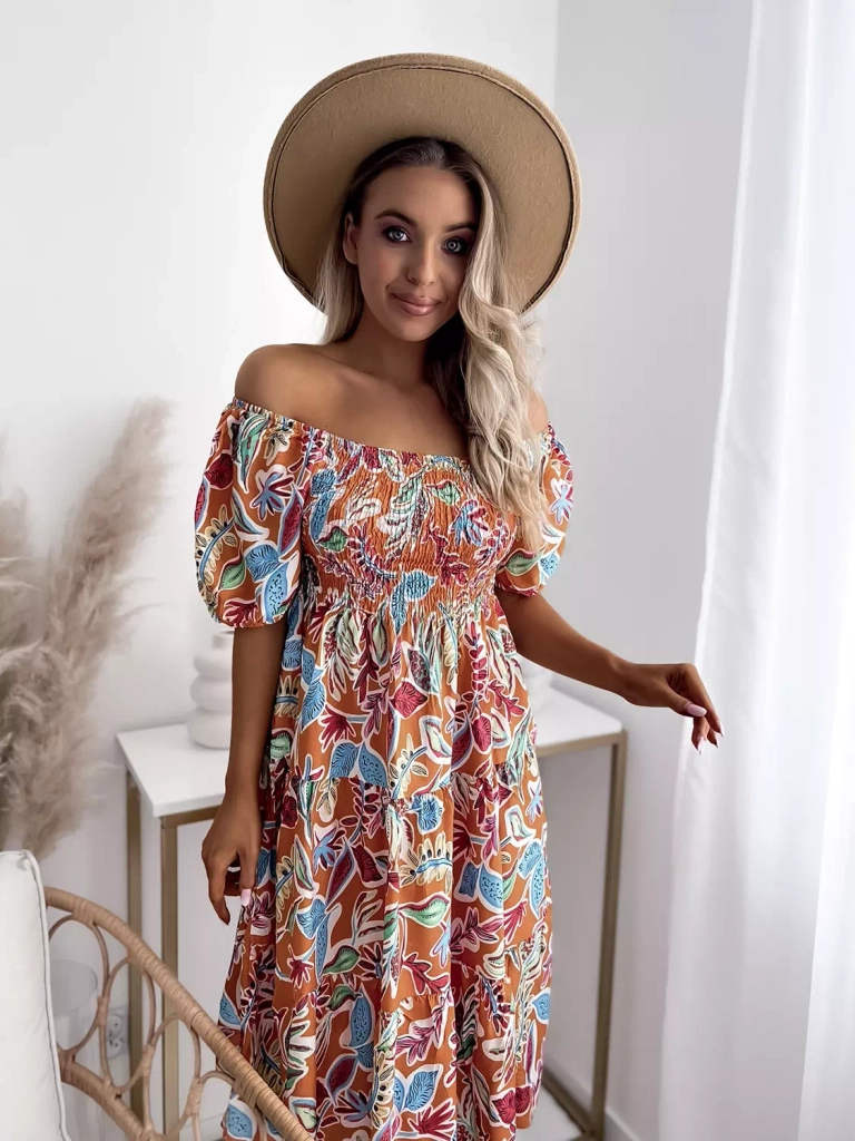 Oranžinė trumpa moteriška suknelė atvirais pečiais - Apranga