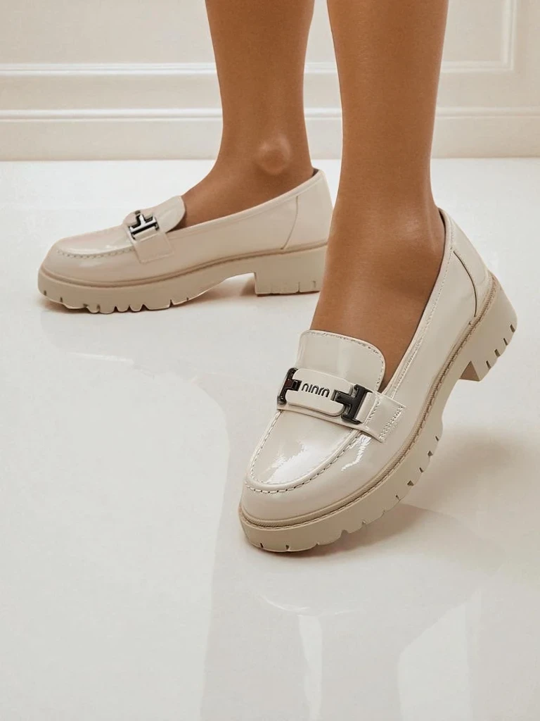 Damskie loafersy Atena beżowe z płaskim obcasem z ekologicznej skóry