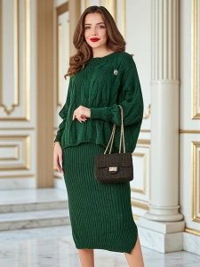 тёмно-зелёный