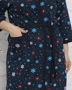 Moteriškas tamsiai mėlynas gėlėtas chalatas PLUS SIZE- Drabužiai