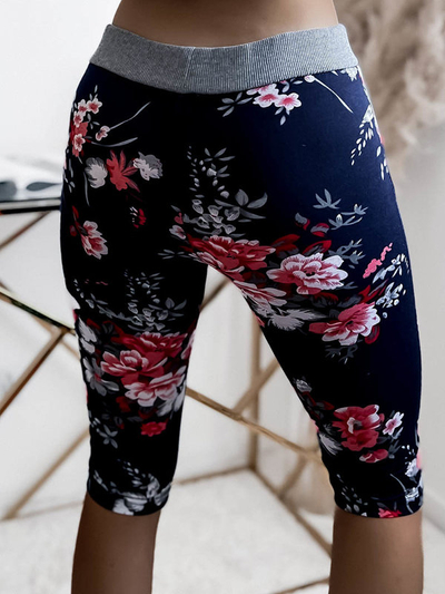 Женские шорты длиной 3/4 с узором темно-синего и красного цвета. PLUS SIZE - Одежда