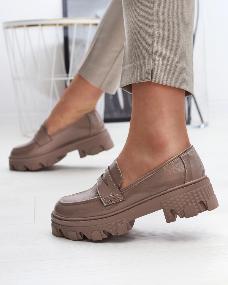 Šviesiai rudi lakuoti mokasinai tvirtu padu Desila - Avalynė