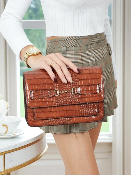 Лакированная маленькая женская сумка из экокожи Lunisse