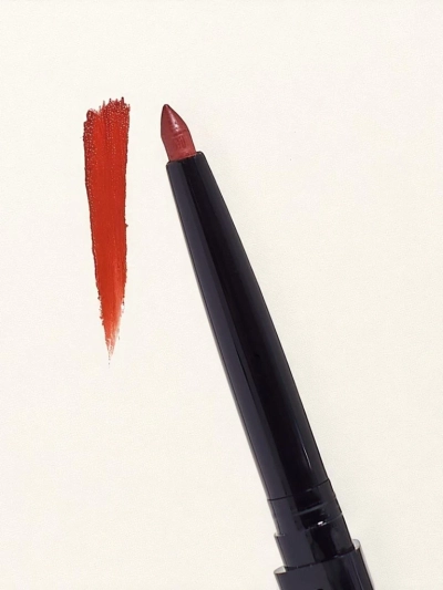 Карандаш для губ в оттенке Soft Red