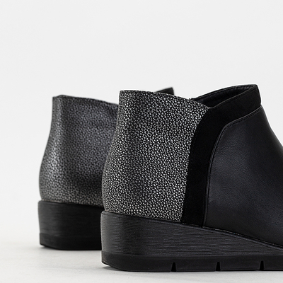 Черные женские ботильоны на танкетке Flyvi