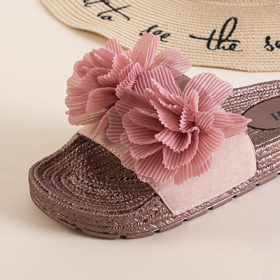 Розовые женские шлепанцы с декоративными цветами Pamelina