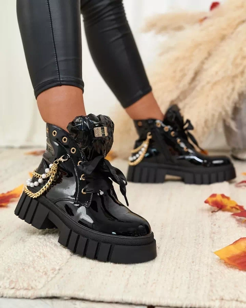 Royalfashion Moteriški lakuoti apšiltinti batai juodos spalvos Dahaff