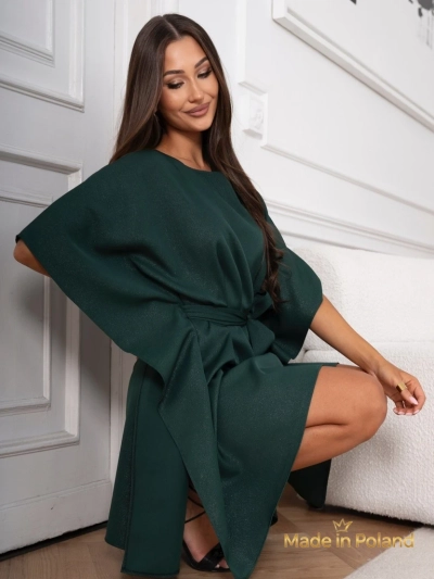 Suknelė Serena Žalia su Dirželiu ir Kimono Rankovėmis – Elegancija ir Komfortas