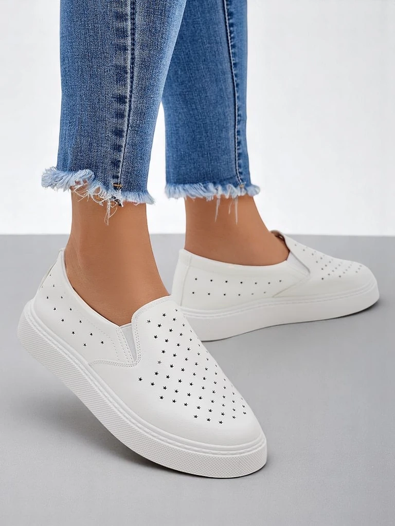 Royalfashion moteriški perforuoti klumpės Emayla