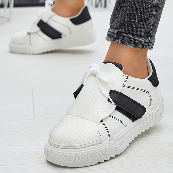 Juodai balti moteriški sportiniai bateliai su guminiais intarpais Inika - Avalynė