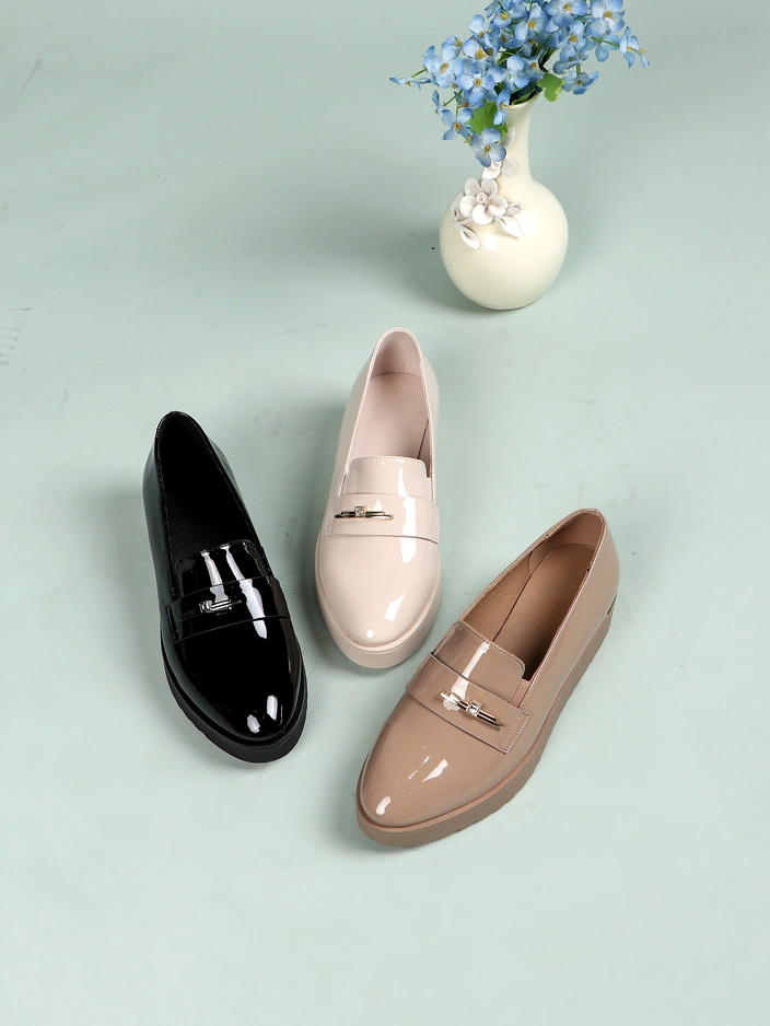 Royalfashion Женские мокасины из лакированной экокожи Arefel