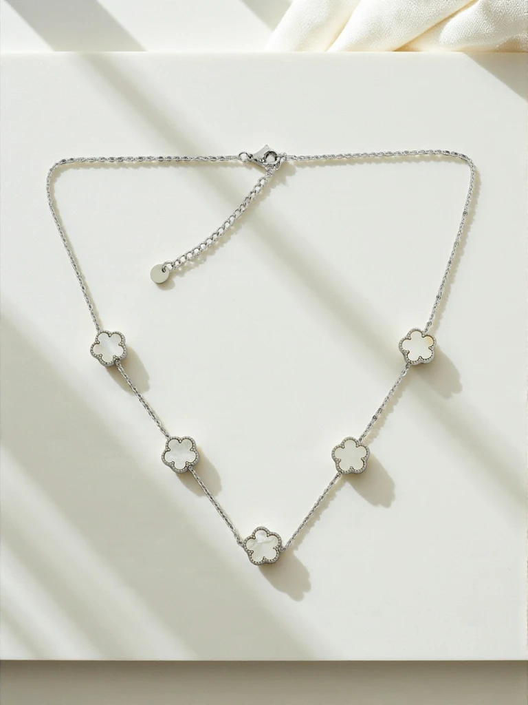 Sofia Argentum Collana – sidabrinis vėrinys gėlės su perlamutru