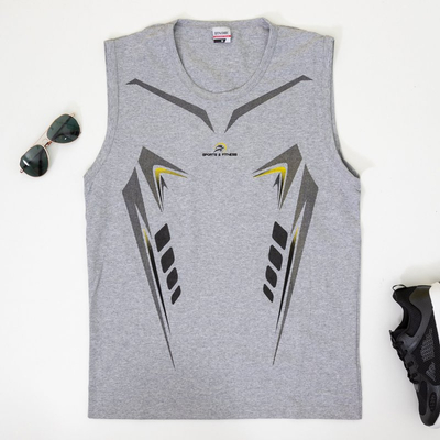 Серая мужская майка с принтом