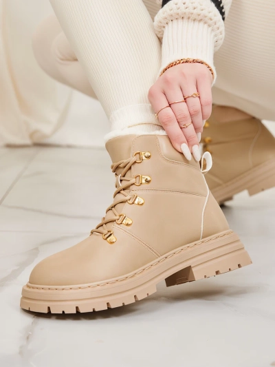 Royalfashion Бежевые женские трепперы Develier